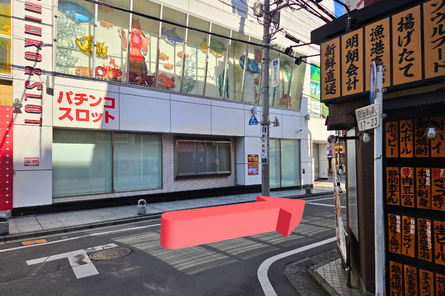 パチンコ店を右に曲がります
