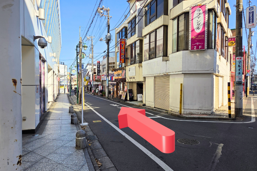 一つ目の交差点を左に曲がります